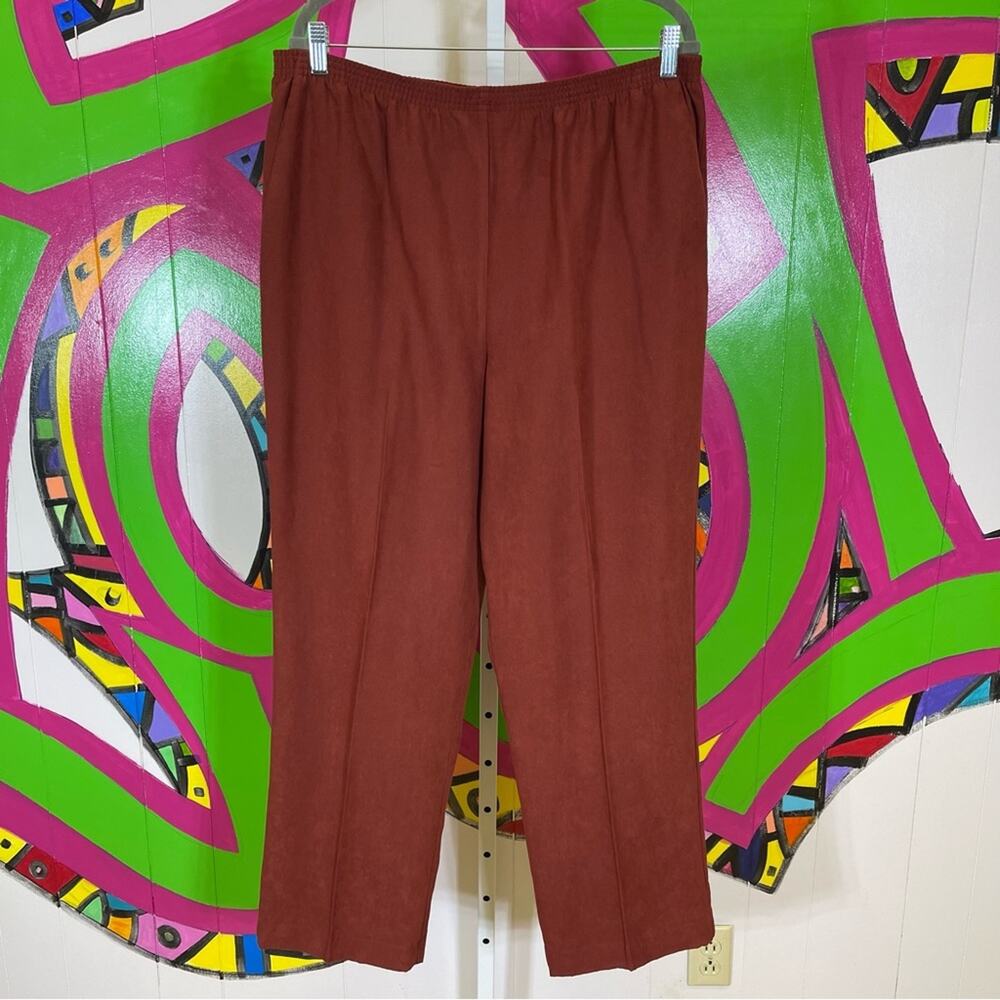 Alfred Dunner, Elastic Waist Pants. Rust Orange. Size 16. Excellent condition!